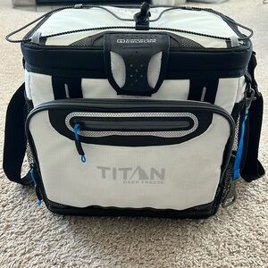Titan cooler bag